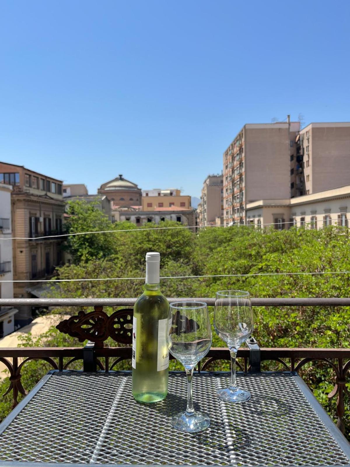 Casa Vacanze Da Ruggero Al Massimo Palermo Buitenkant foto