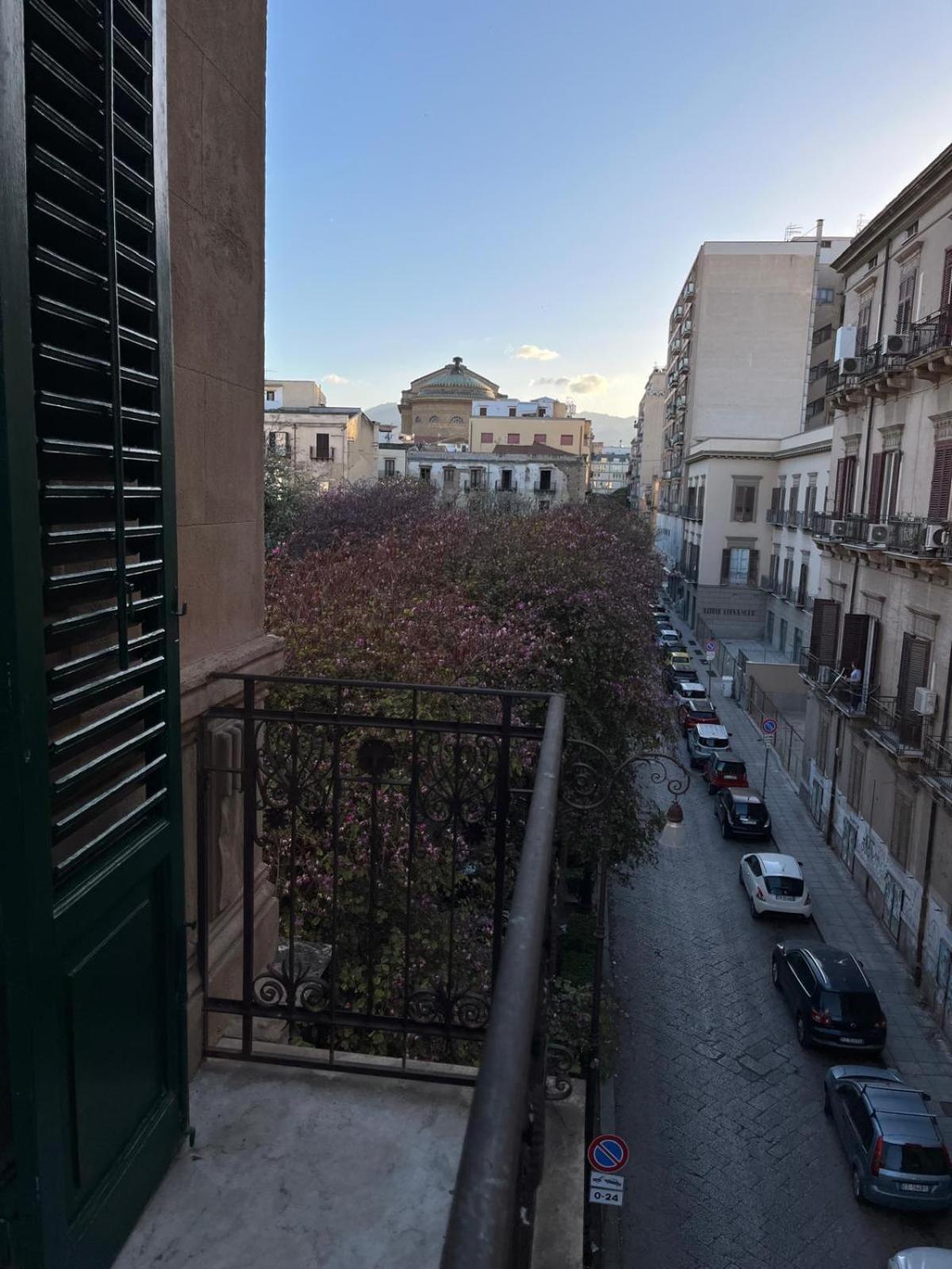 Casa Vacanze Da Ruggero Al Massimo Palermo Buitenkant foto